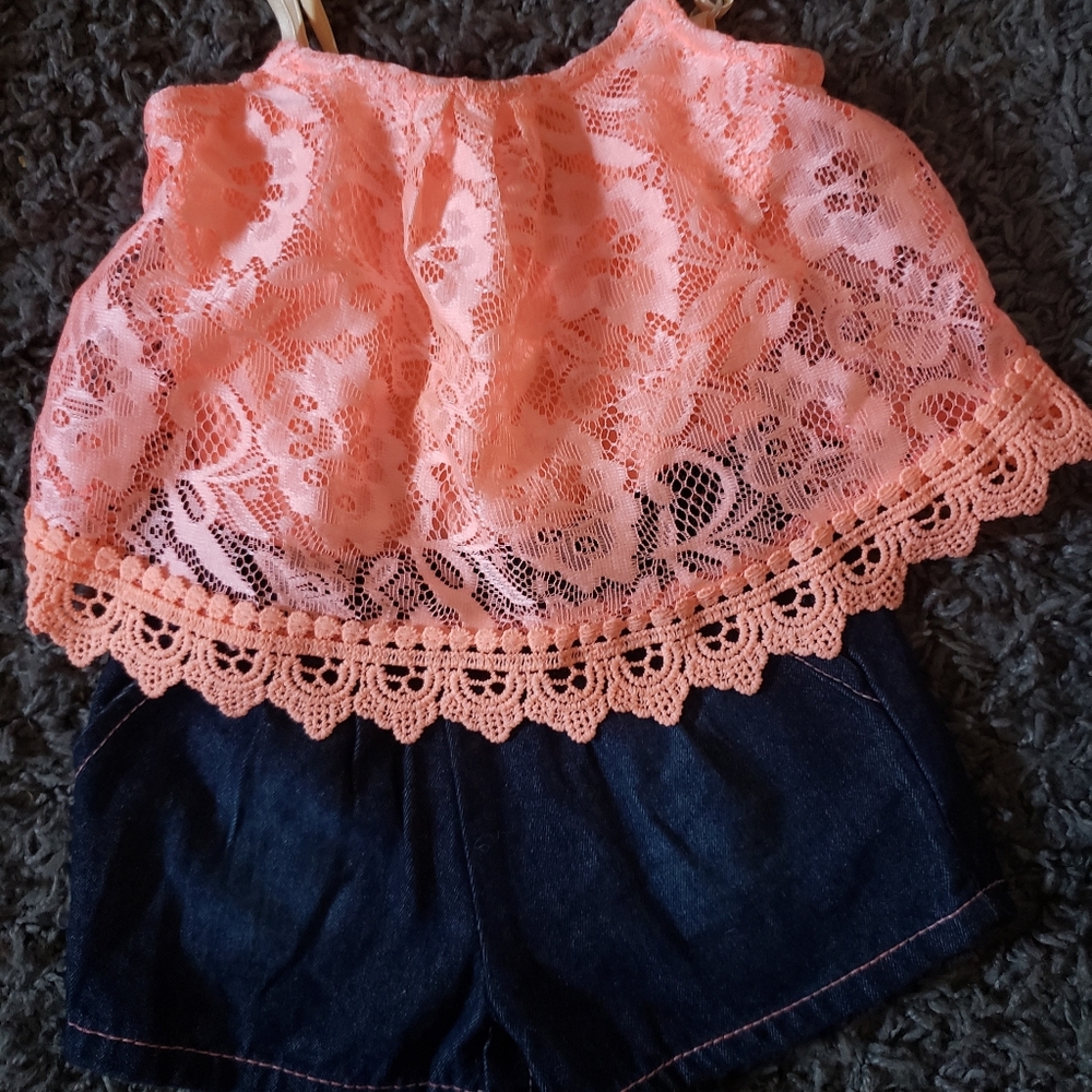 2 Rompers button snaps for easy pamper changes. - Picture 16 of 16